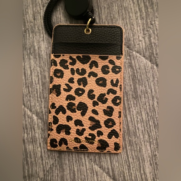 Bath and Body Works Pocketbac card holder cheetah print lanyard - Picture 3 of 4